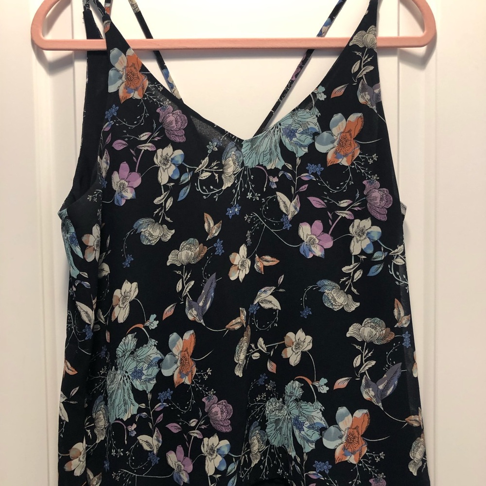 🌸 3 for $12 Sleeveless Medium floral shirt - Picture 6 of 8